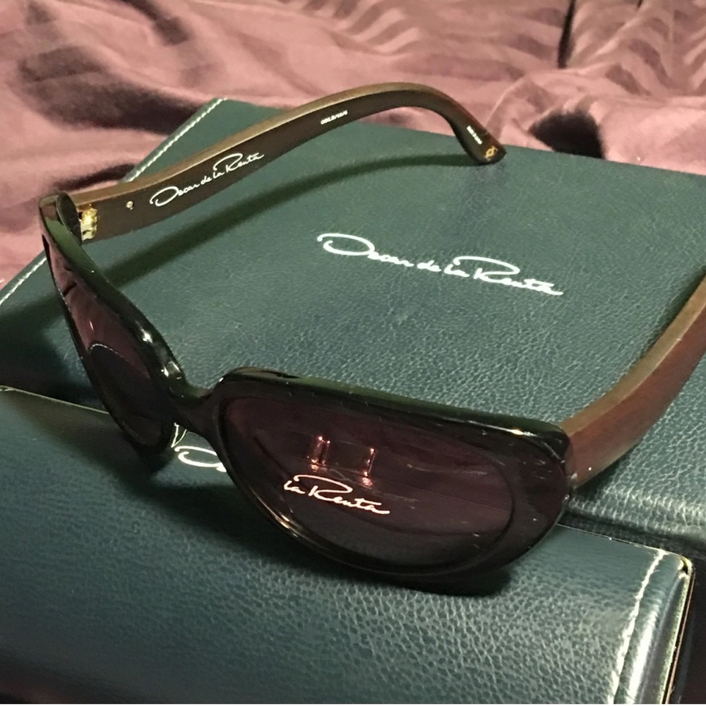 Oscar de la Renta black frame Dark Brown wood side Sunglasses - Picture 2 of 7